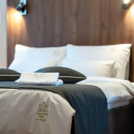 Apartment King's Square Lux 2 *