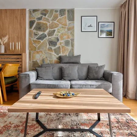 King's Square Lux 2 Apartment *